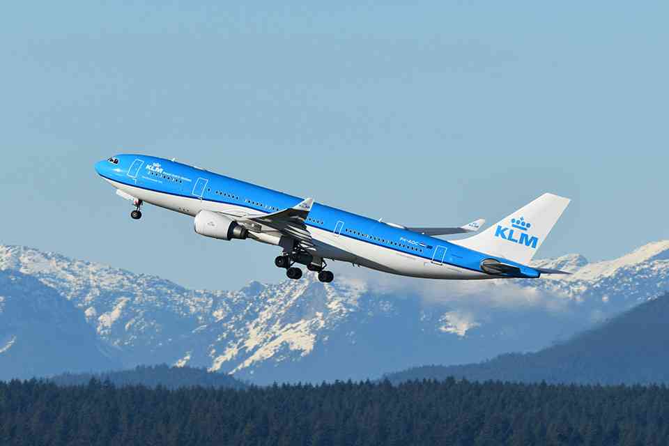 KLMオランダ航空で英国へ:新しいETAが旅行者に与える影響 featured image